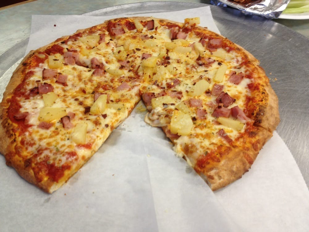 Italian pizza with tomato sauce